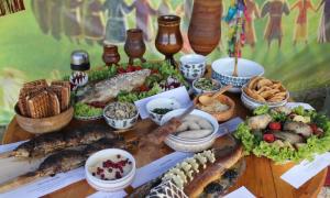 La cucina siberiana come fenomeno dei piatti siberiani nei ristoranti di Krasnoyarsk